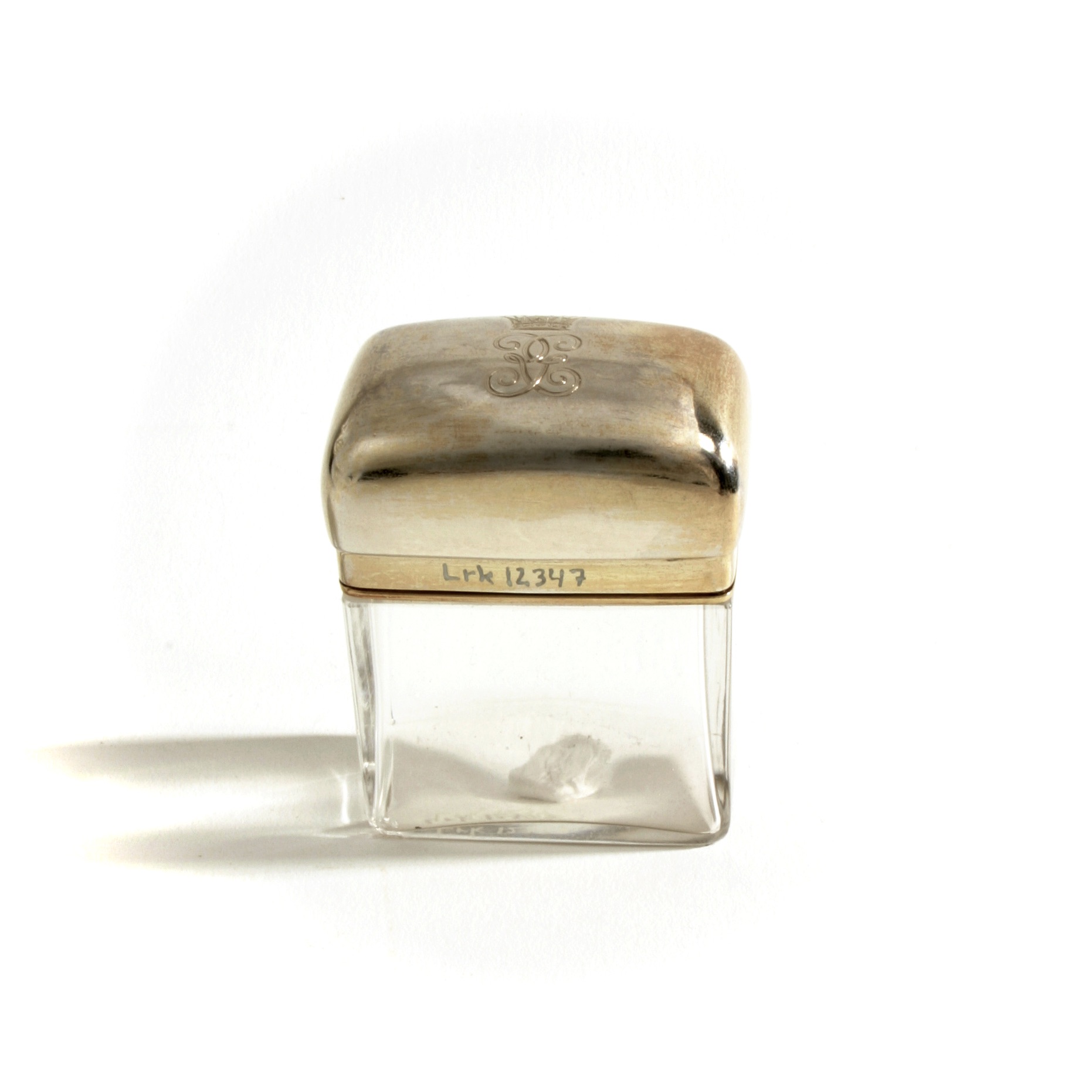 Rectangular glass jar with a hinged silver-gilt cover bearing Crown Prince Gustaf’s crowned monogram.
