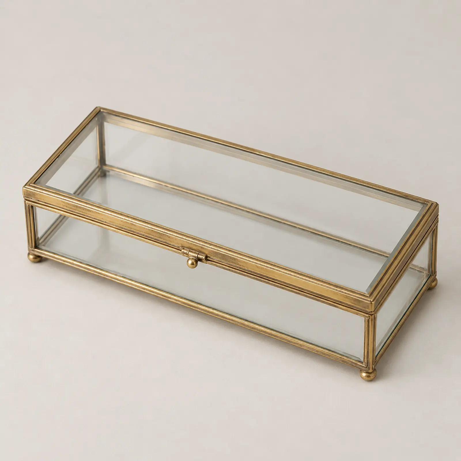 Editorial reconstruction showing the lid of the glass and silver-gilt box.